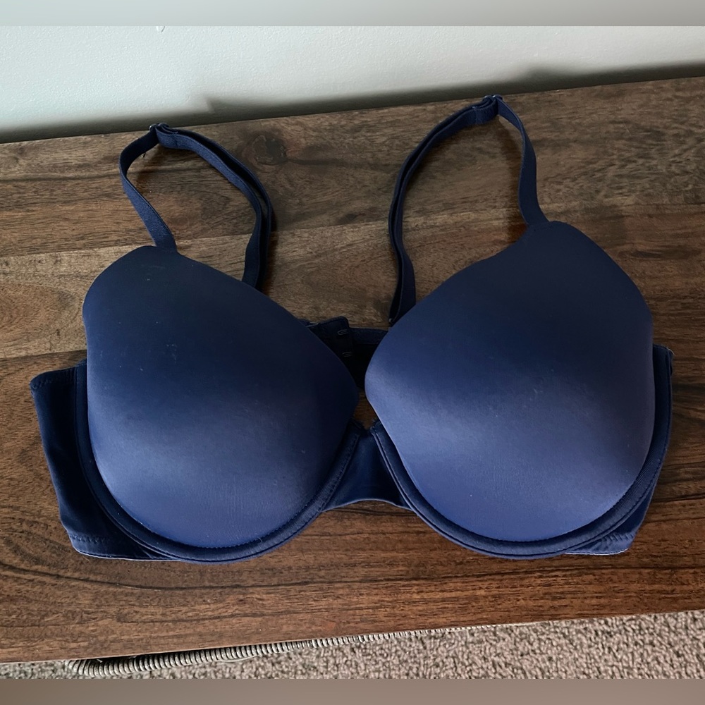 PINK Wear Everywhere T-Shirt Lightly Lined Bra